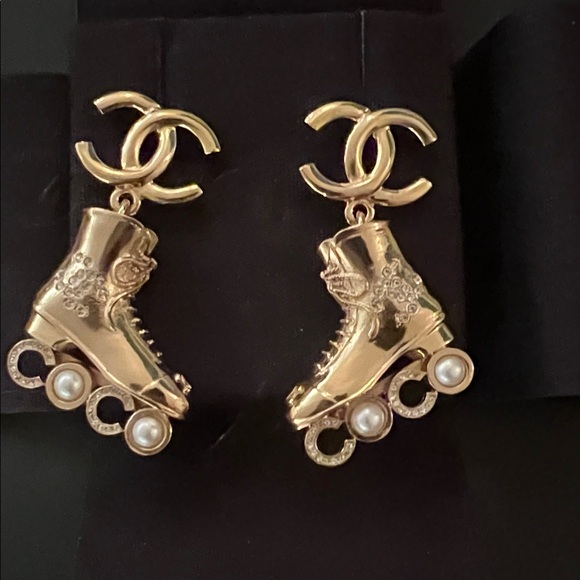 CHANEL Gold Roller Blade Boot Pearl Spells out COCO, interlocking CC Earrings - Picture 4 of 7